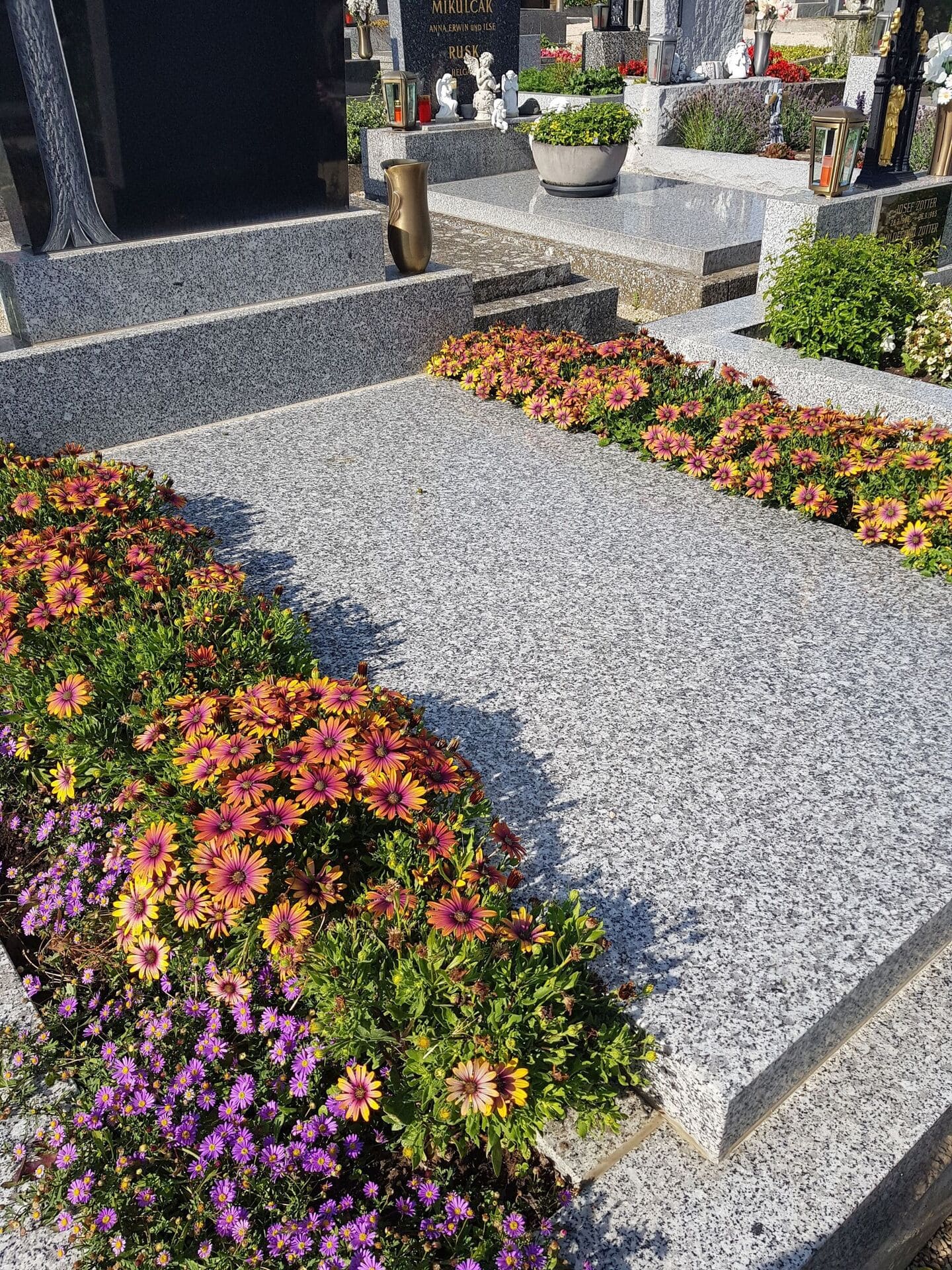 Grabpflege Gärtnerei Sommer